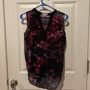 Sheer sz xs high/low v neck, sleeveless top